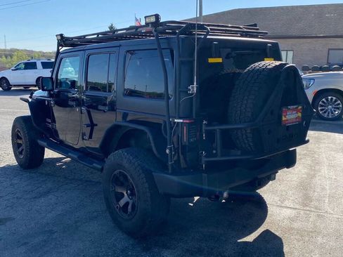 Used 2018 Jeep Wrangler Unlimited Sport S AWD/4WD image 3
