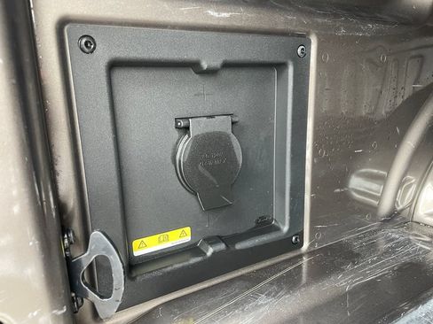 Used 2023 Ford F150 Lariat AWD/4WD image 33
