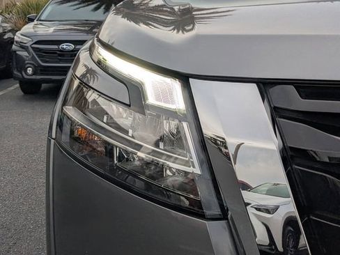 Used 2022 Nissan Pathfinder SV FWD image 12