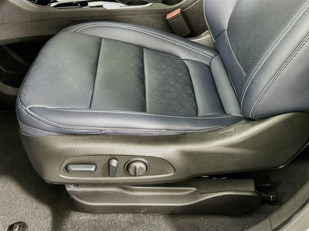 Used 2023 Chevrolet Bolt EUV Premier w/ Sun & Sound Package FWD image 20