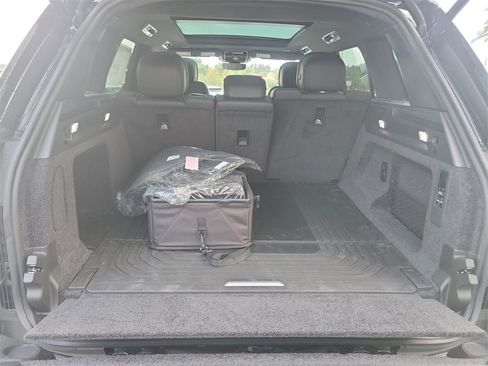 New 2025 Land Rover Range Rover SE image 11