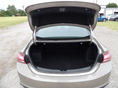 Used 2024 Chevrolet Malibu LT FWD image 9