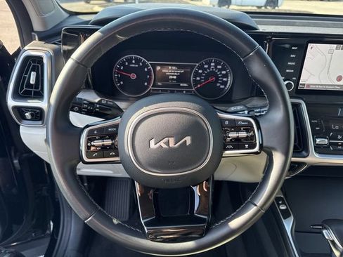 Used 2022 Kia Sorento EX w/ Panoramic Sunroof Package FWD image 19