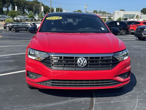 Used 2019 Volkswagen Jetta R-Line w/ R-Line Cold Weather Package FWD image 2