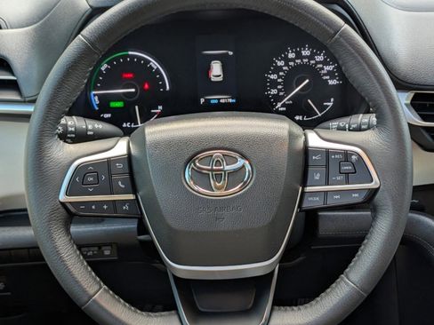 Used 2023 Toyota Sienna XLE image 35