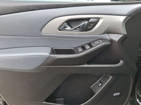 Used 2020 Chevrolet Traverse LT w/ LT Premium Package image 13