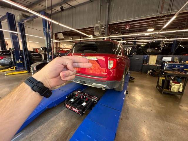 Used 2021 Ford Explorer Limited w/ Equipment Group 301A AWD/4WD image 14