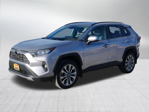 Used 2019 Toyota RAV4 Limited image 3