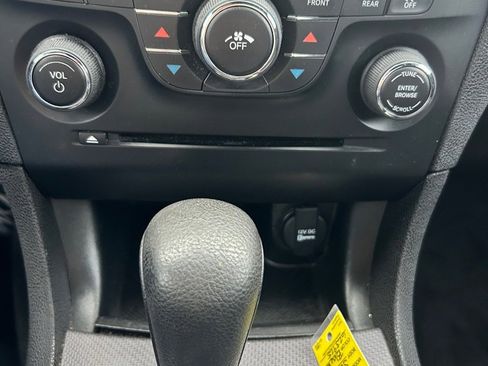 Used 2013 Dodge Charger SE image 15