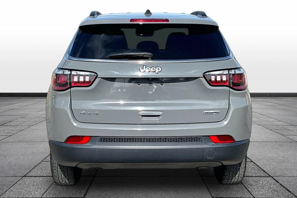 Used 2024 Jeep Compass Latitude w/ Altitude Special Edition AWD/4WD image 4