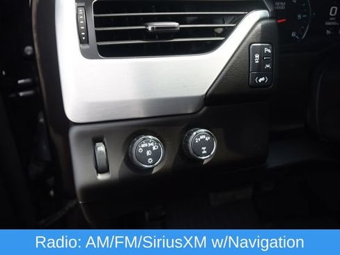 Used 2017 GMC Yukon XL SLT w/ Open Road Package AWD/4WD image 7
