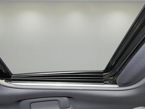 Used 2019 Toyota Avalon XSE image 22