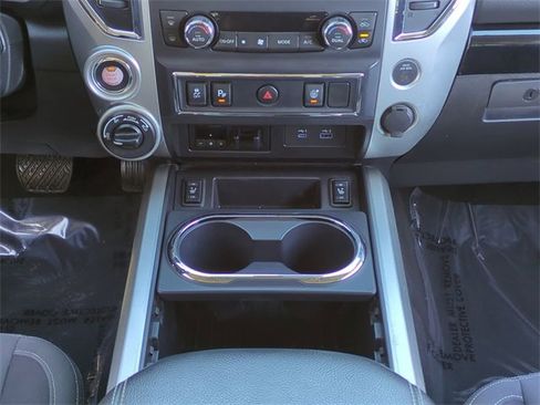 Used 2021 Nissan Titan SV w/ SV Convenience Package image 19