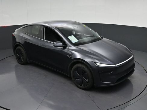 Used 2026 Tesla Model Y 2WD image 21