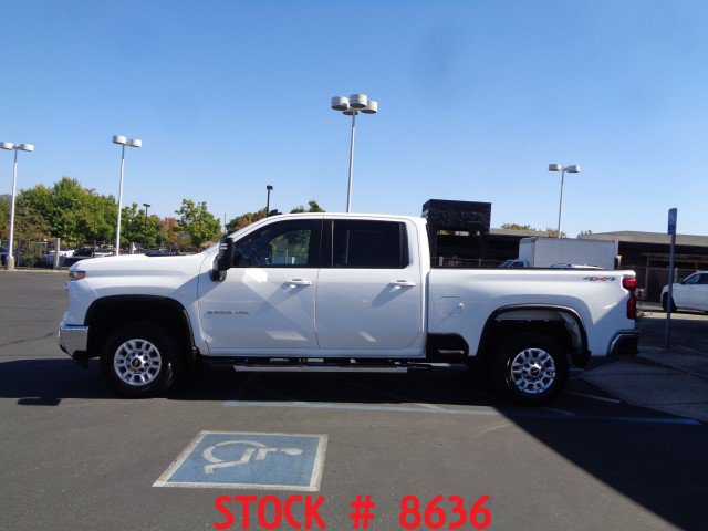 Used 2024 Chevrolet Silverado 2500 LT AWD/4WD image 2