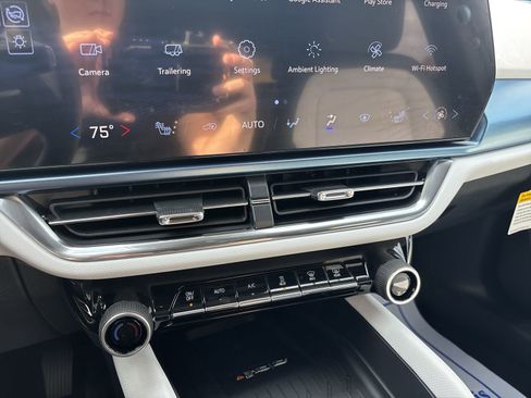 New 2026 Chevrolet Equinox EV LT image 21