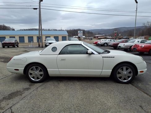 Used 2002 Ford Thunderbird Deluxe image 2