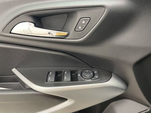 New 2026 Chevrolet Trax LS w/ LS Convenience Package FWD image 10