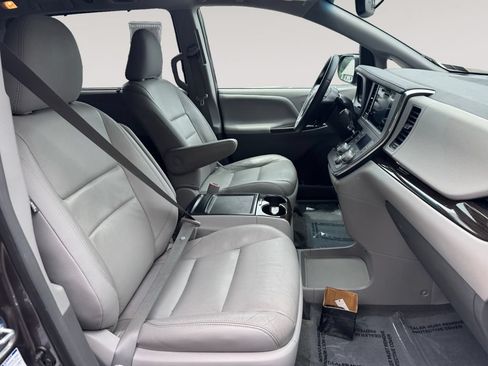 Used 2017 Toyota Sienna XLE Premium AWD/4WD image 15
