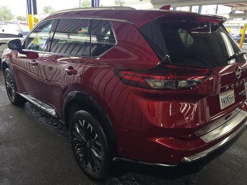 Used 2024 Nissan Rogue Platinum w/ Platinum Premium Package image 4