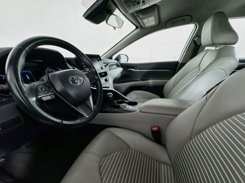 Used 2022 Toyota Camry SE FWD image 19