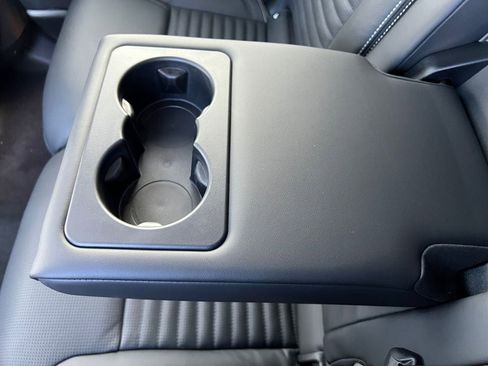 New 2025 Land Rover Discovery Dynamic SE image 23