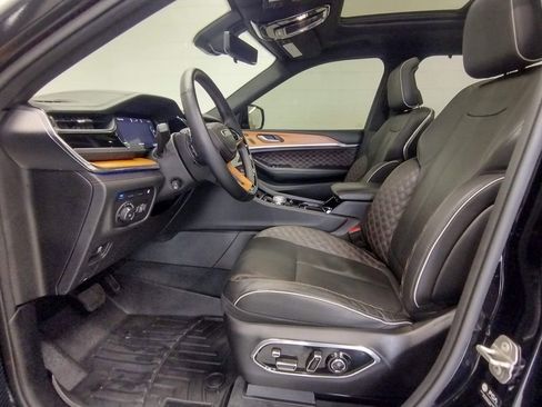 Used 2023 Jeep Grand Cherokee Summit AWD/4WD image 29