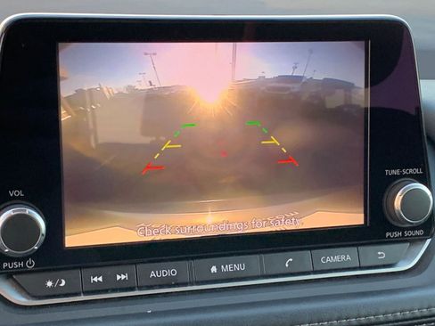 Used 2023 Nissan Rogue S image 17