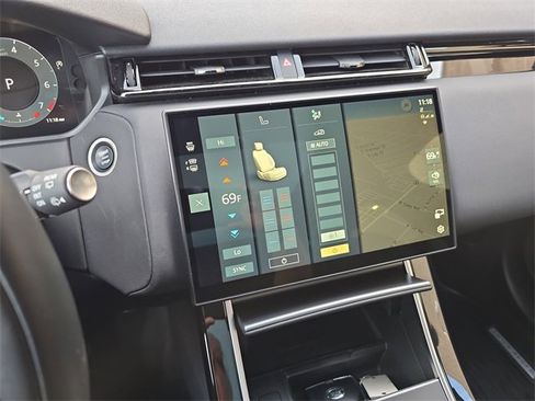 Used 2025 Land Rover Range Rover Velar Dynamic SE image 24