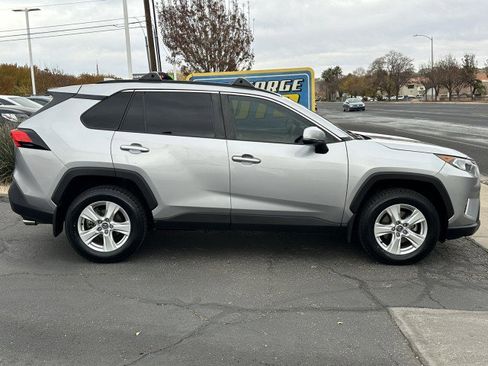 Used 2020 Toyota RAV4 XLE image 2