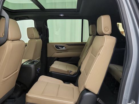 Used 2023 Chevrolet Suburban Premier AWD/4WD image 24