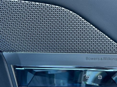 Used 2023 BMW 740i image 22