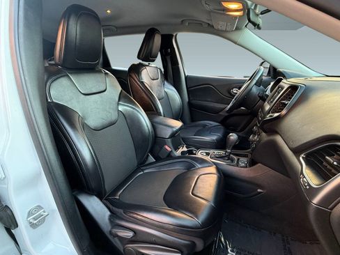 Used 2019 Jeep Cherokee Latitude Plus image 23