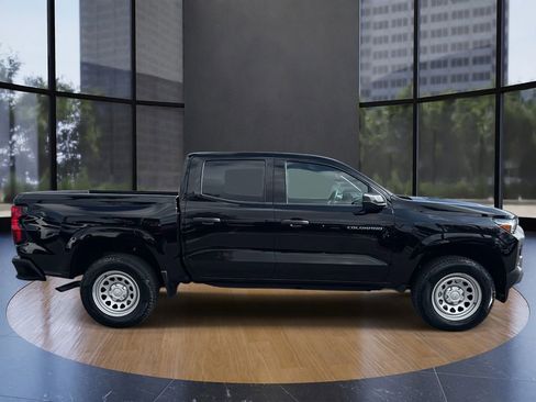 Used 2024 Chevrolet Colorado W/T RWD image 2