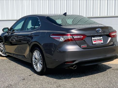 Used 2020 Toyota Camry XLE w/ Sunroof Package FWD image 15