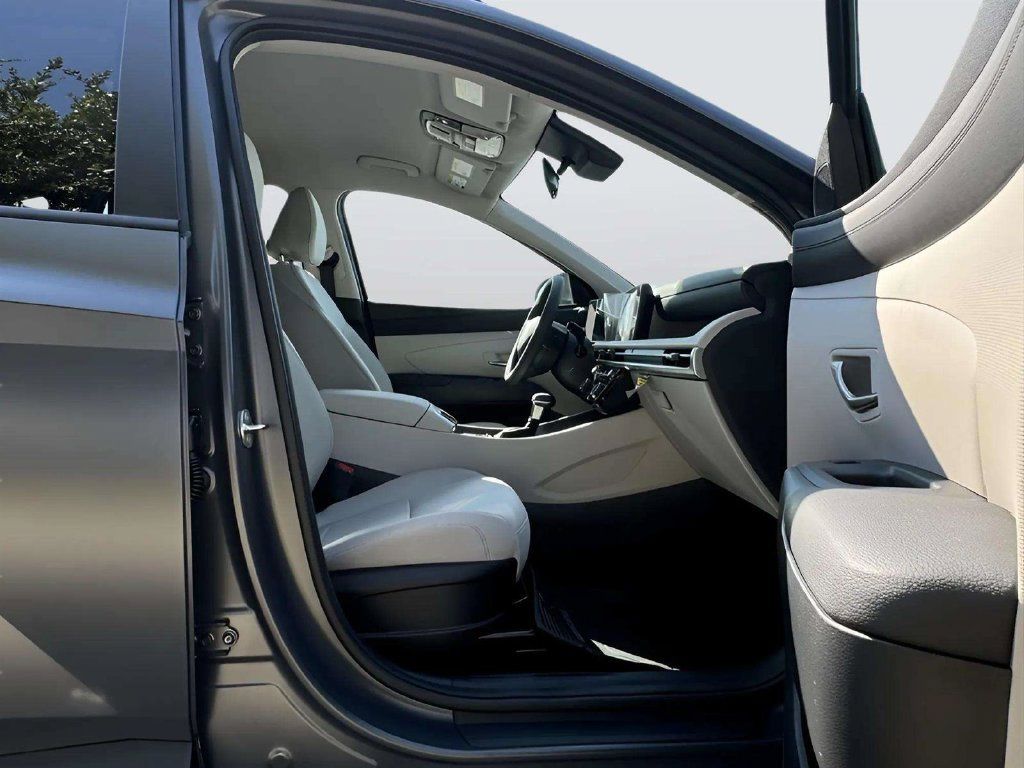 Used 2025 Hyundai Tucson SEL FWD image 10