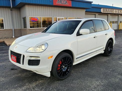 Used 2010 Porsche Cayenne GTS image 7