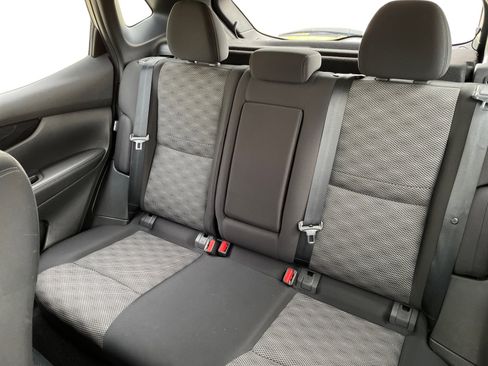 Used 2021 Nissan Rogue Sport SV image 16