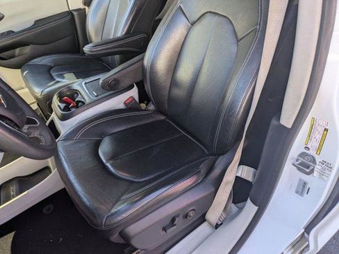 Certified 2022 Chrysler Pacifica Touring-L FWD image 15