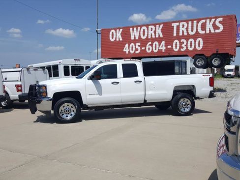Used 2018 Chevrolet Silverado 2500 W/T w/ WT Convenience Package AWD/4WD image 2