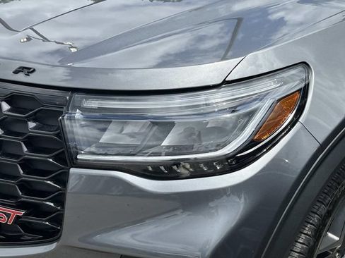 Used 2025 Ford Explorer ST AWD/4WD image 9