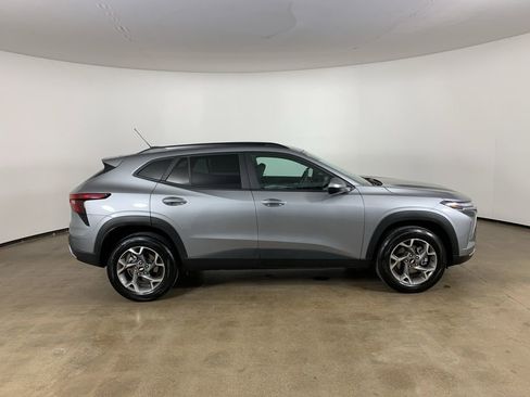 Used 2025 Chevrolet Trax LT image 7