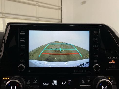 Used 2021 Toyota Highlander XLE image 25