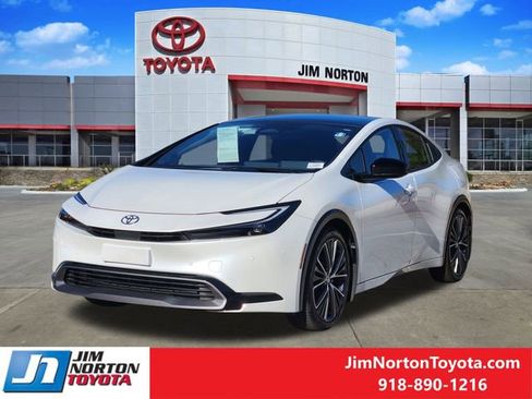 Used 2025 Toyota Prius Limited image 3