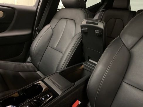 Used 2025 Volvo XC40 B5 Plus image 65