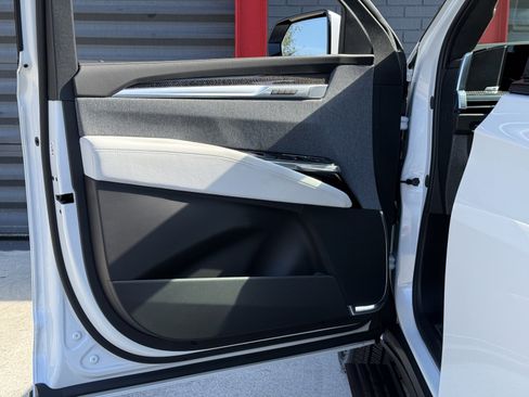 Used 2025 Cadillac Escalade V w/ LPO, ONYX Package image 16