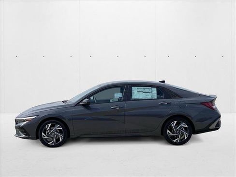 New 2025 Hyundai Elantra SEL image 9