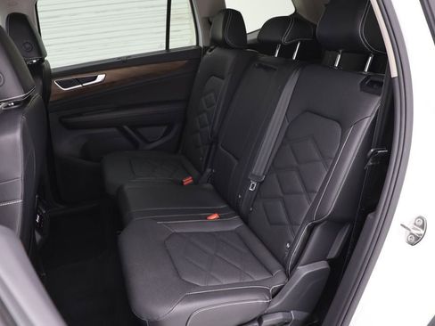 Used 2025 Volkswagen Atlas SE image 13