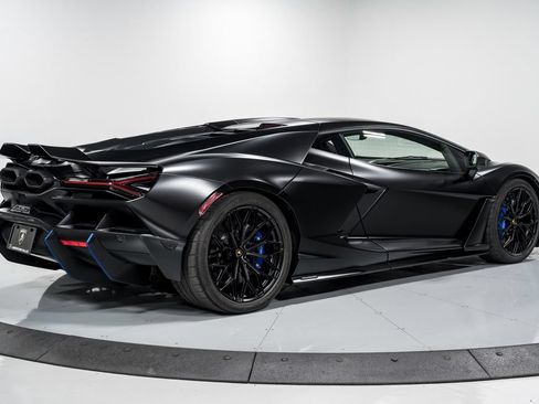 Used 2025 Lamborghini Revuelto AWD/4WD image 3