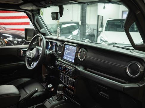 Used 2023 Jeep Wrangler Unlimited Sahara w/ Cold Weather Group image 13